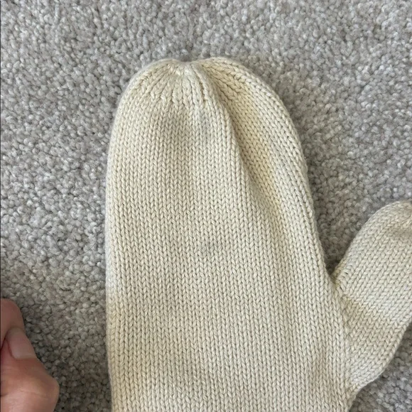 Gap Cream Cable Knit Hat and Mittens Set - Picture 4 of 6